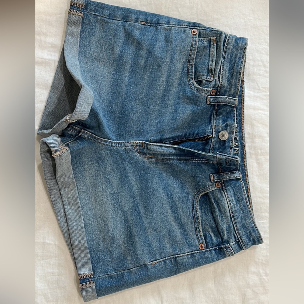 womens american eagle blue jean shorts size 4, cuffed, mom short